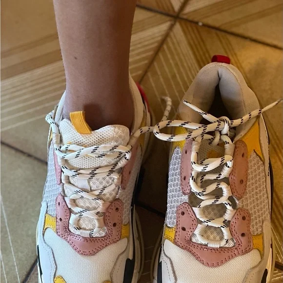 Balenciaga White Sneakers - Picture 5 of 9